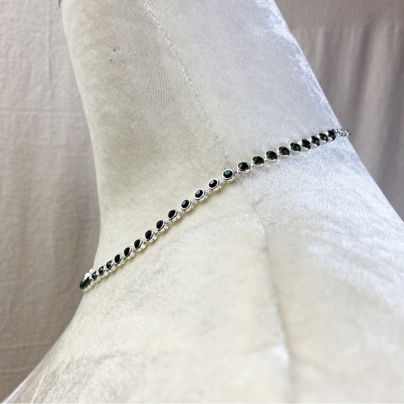 Green bezel set rhinestone silver tone necklace - Picture 2 of 8